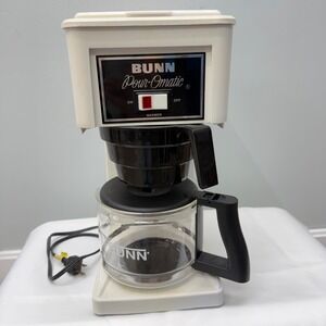 Bunn Pour-Omatic Model GR Coffee Maker White 900W Drip Brewer Carafe